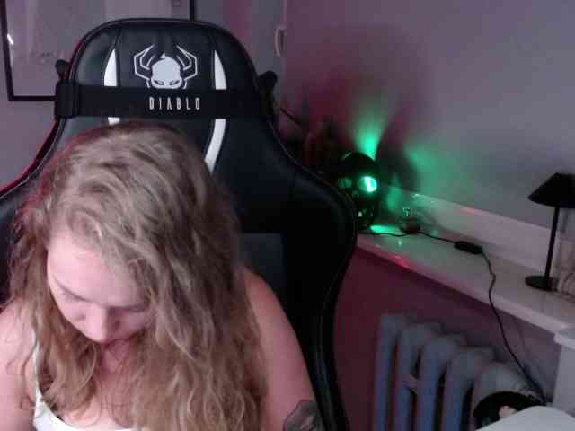 hollyBB webcam