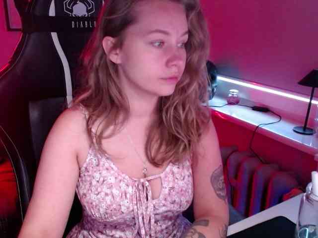 hollyBB webcam