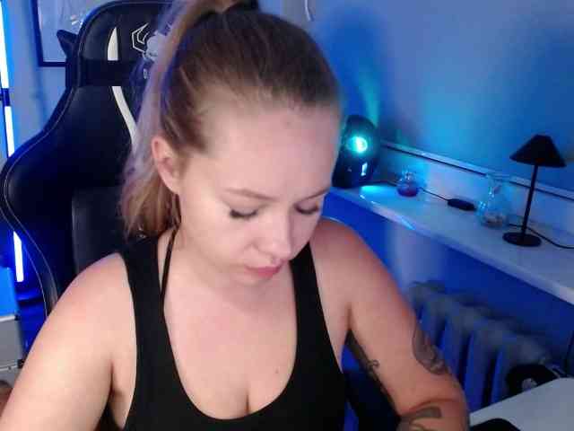 hollyBB webcam