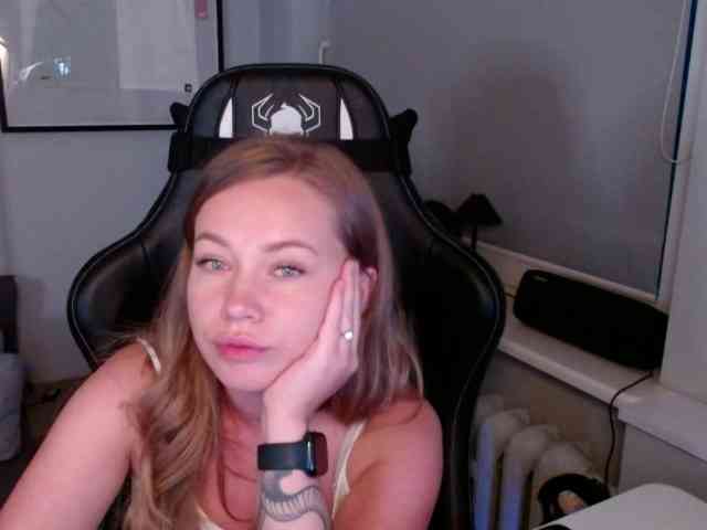 hollyBB webcam