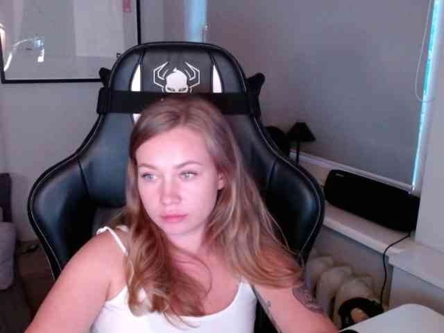 hollyBB webcam
