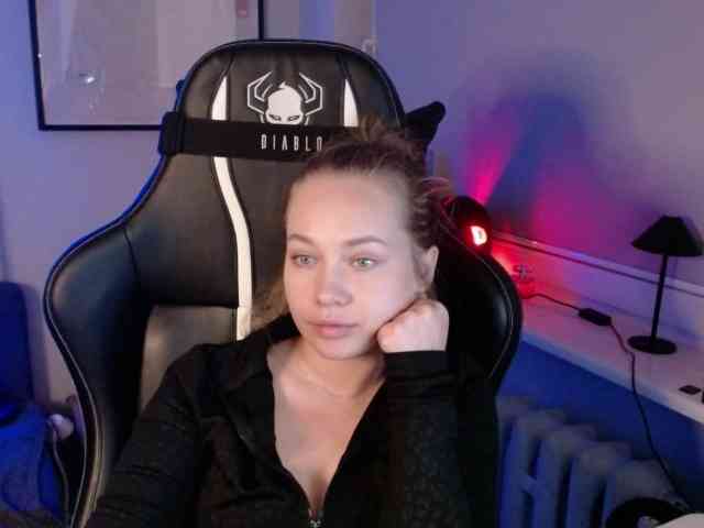 hollyBB webcam