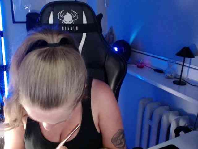 hollyBB webcam