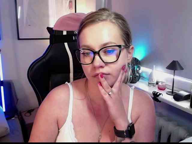 hollyBB webcam