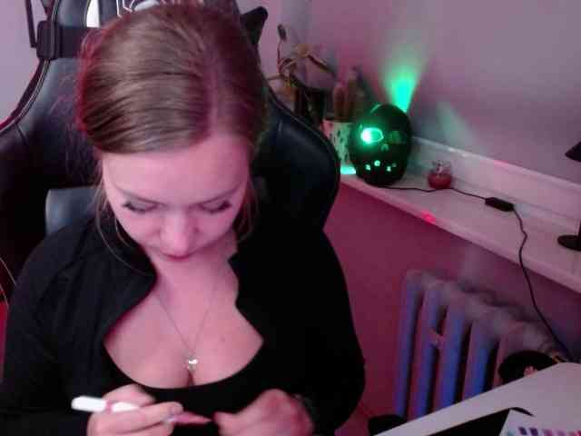 hollyBB webcam