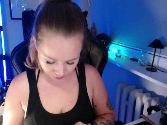 hollyBB webcam