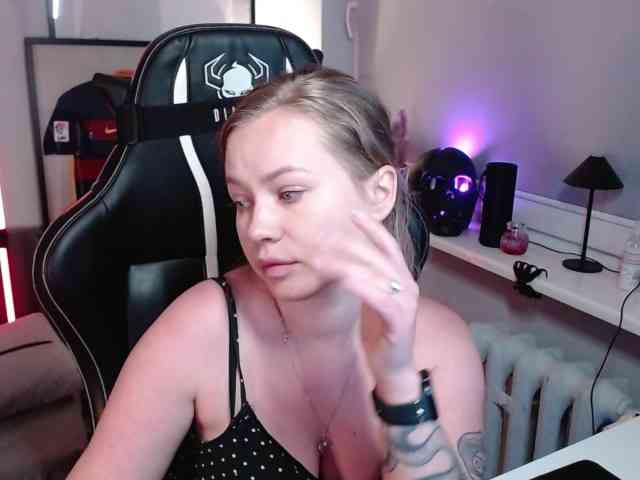 hollyBB webcam