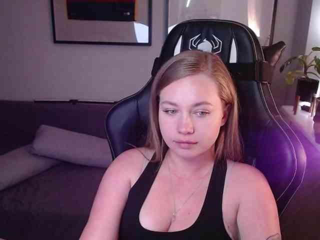 hollyBB webcam