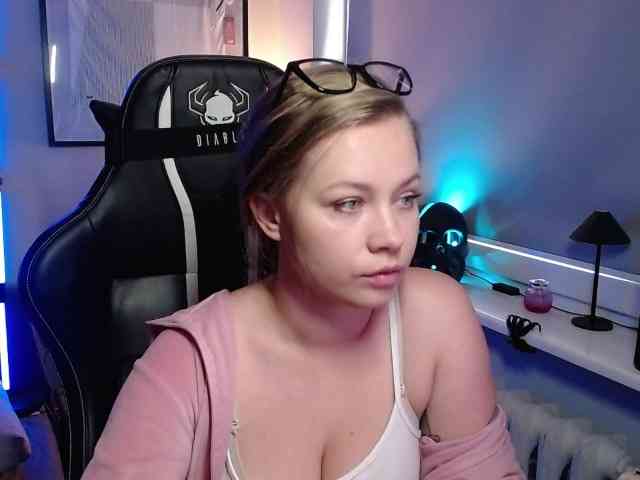 hollyBB webcam