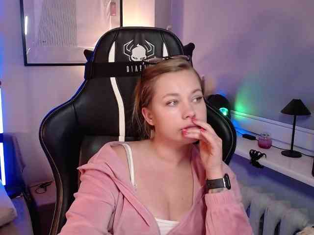 hollyBB webcam