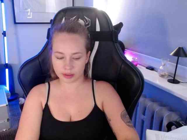 hollyBB webcam