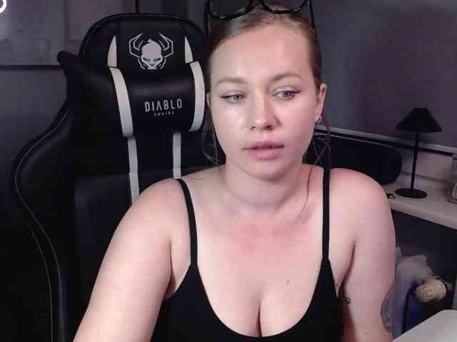 hollyBB webcam