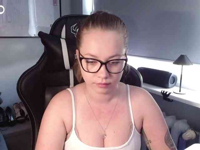 Model: hollyBB