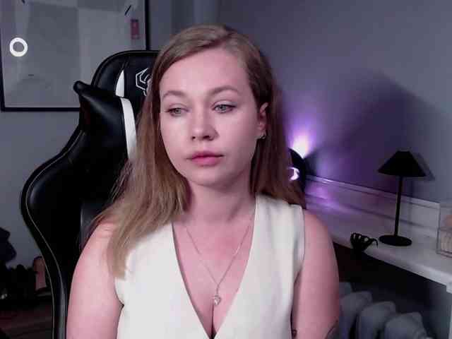 hollyBB webcam