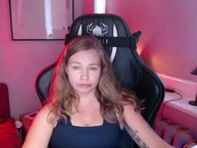 hollyBB webcam