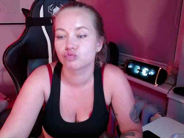 hollyBB webcam