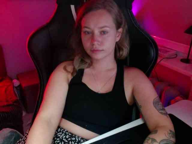 hollyBB webcam