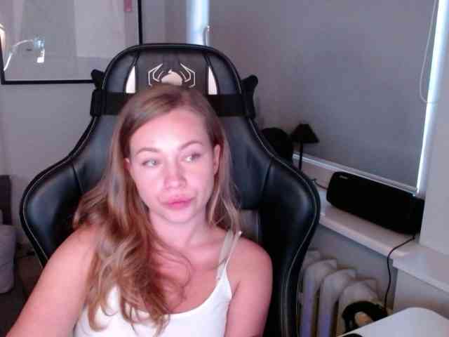 hollyBB webcam