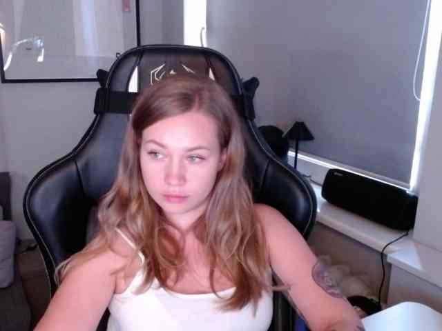 hollyBB webcam