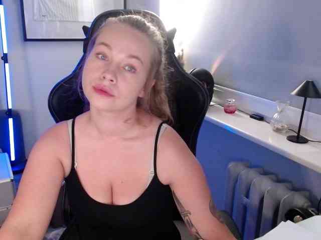 hollyBB webcam