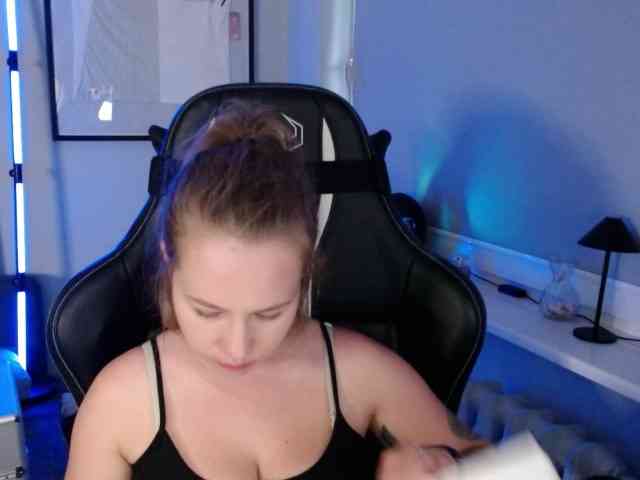 hollyBB webcam