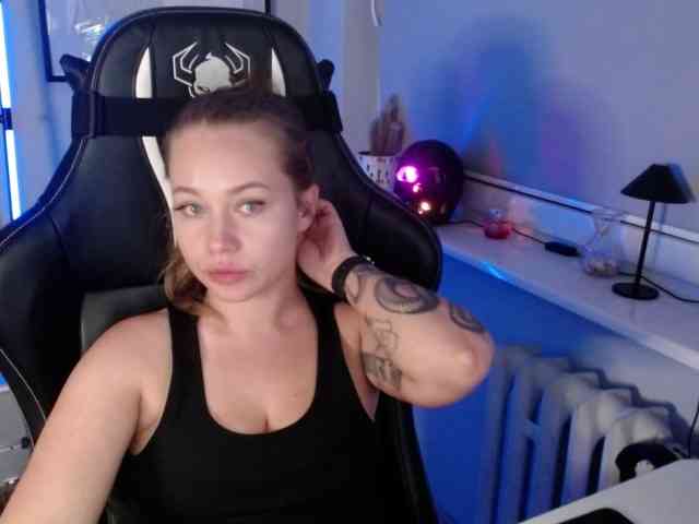 hollyBB webcam