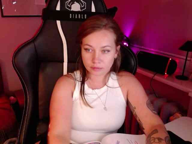 hollyBB webcam