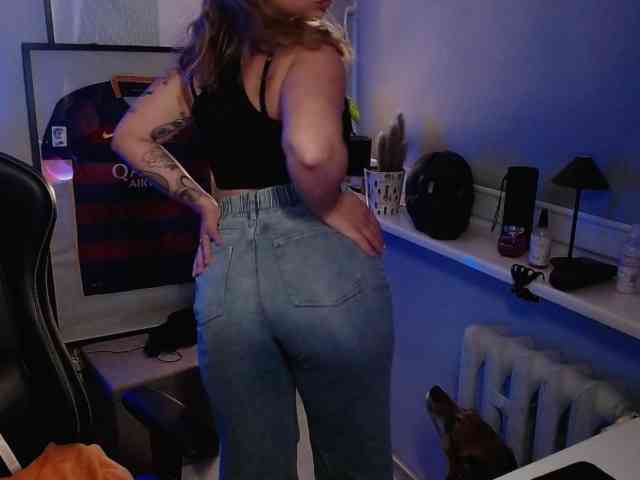 Model: hollyBB