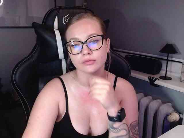hollyBB webcam