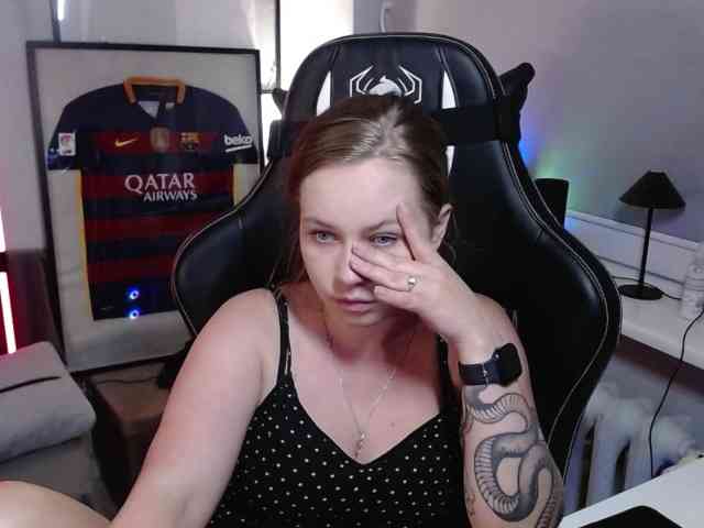 hollyBB webcam