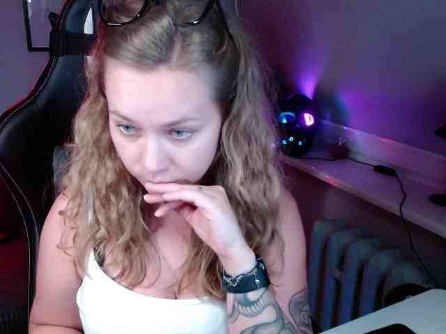 hollyBB webcam