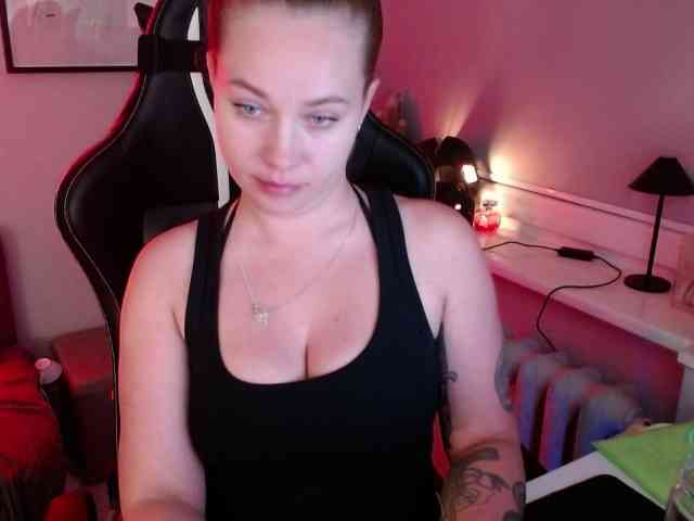 hollyBB webcam
