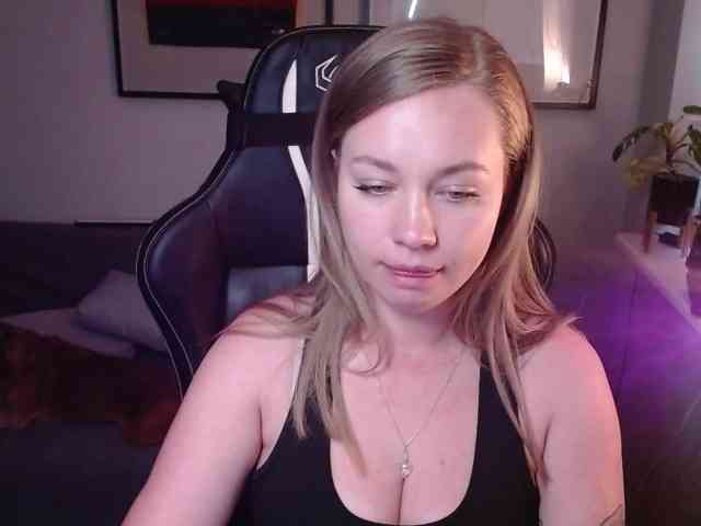 hollyBB webcam