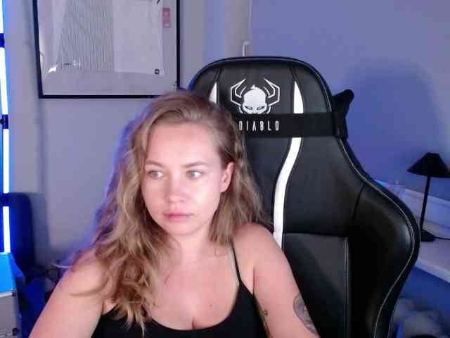 hollyBB webcam