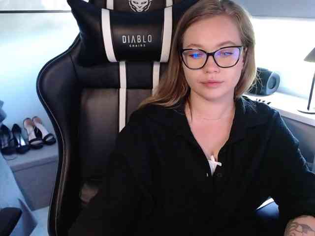 hollyBB webcam