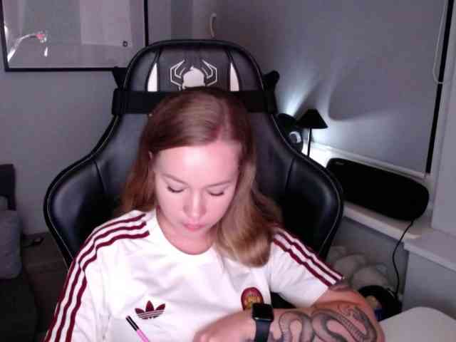 hollyBB webcam