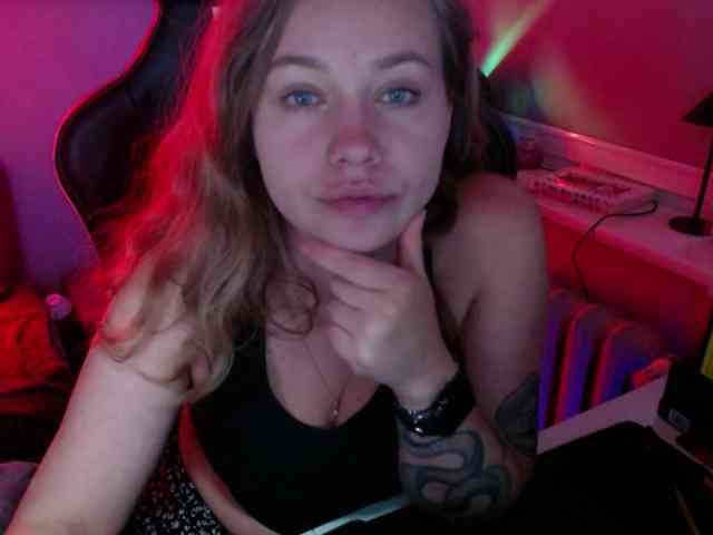 hollyBB webcam