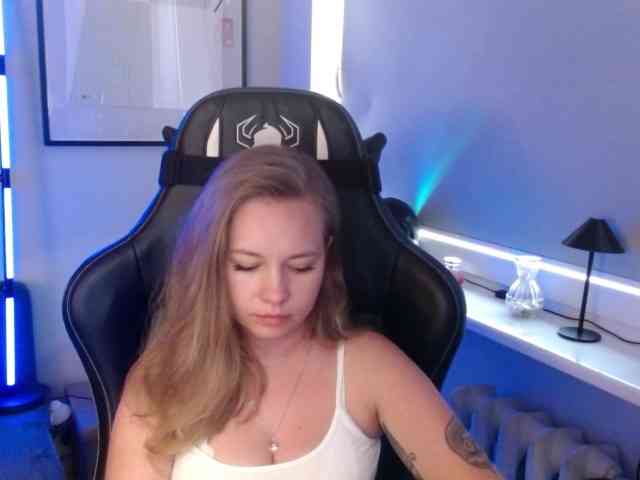 hollyBB webcam