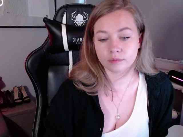 hollyBB webcam