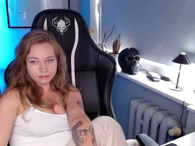 hollyBB webcam