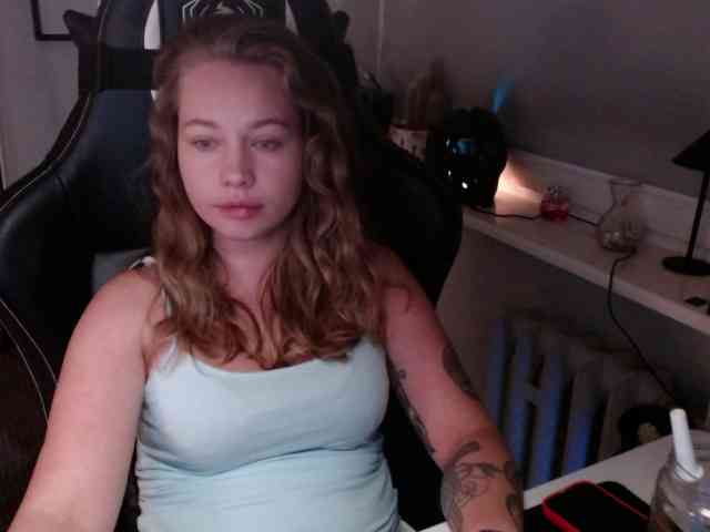 hollyBB webcam