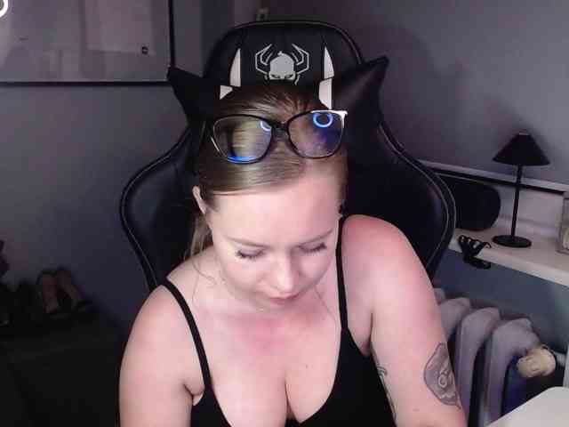 hollyBB webcam
