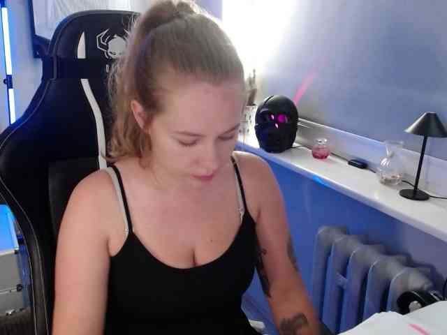 hollyBB webcam