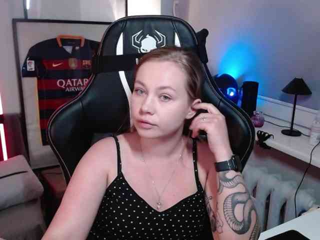 hollyBB webcam