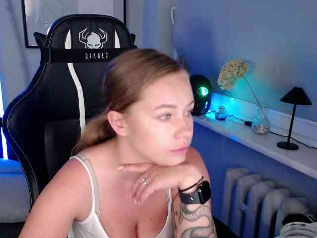 hollyBB webcam
