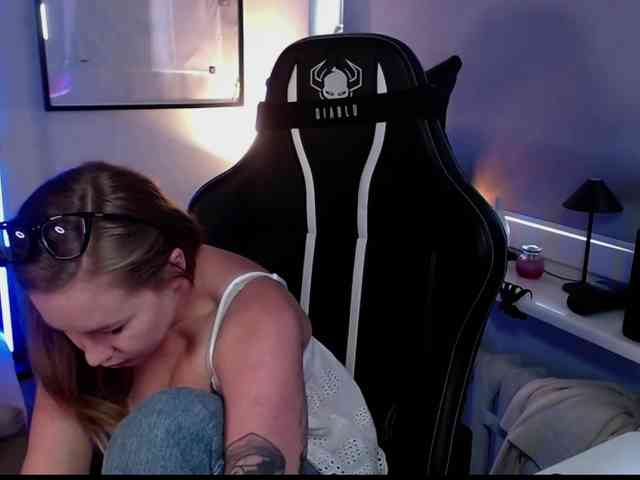 hollyBB webcam