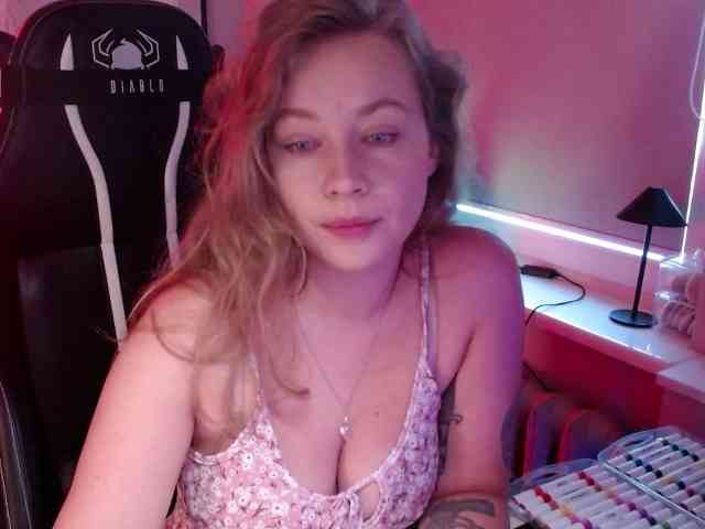 Model: hollyBB