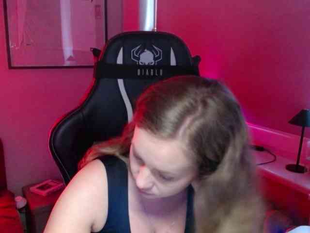 hollyBB webcam