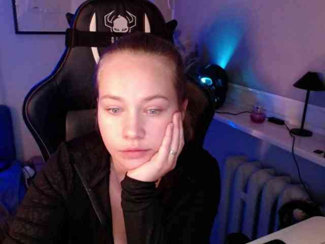 hollyBB webcam