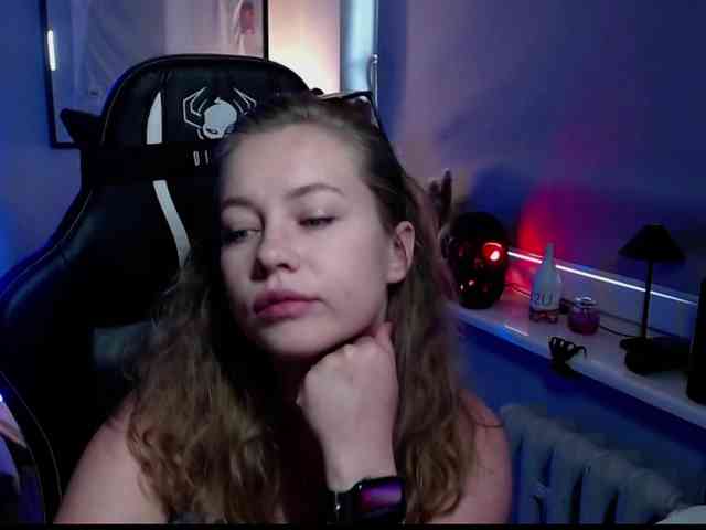 hollyBB webcam